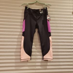 Fila sport NWT Capri Mid Rise Leggings color block Size M